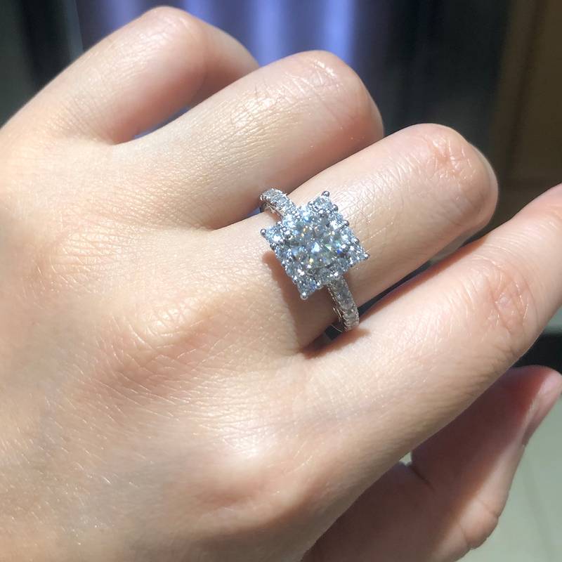 方包女戒S925银镀白金定制选款主石莫桑钻1.0ct/副石高碳钻